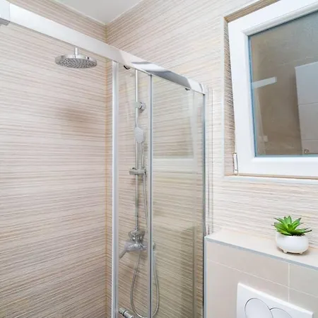 Corallium Precious Apartman *