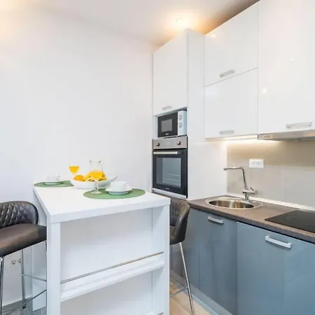 Corallium Precious Apartman *