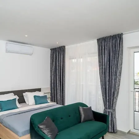 Corallium Precious Apartman