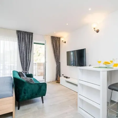 Corallium Precious Apartman *