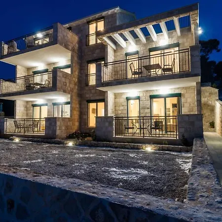 Corallium Precious Apartment