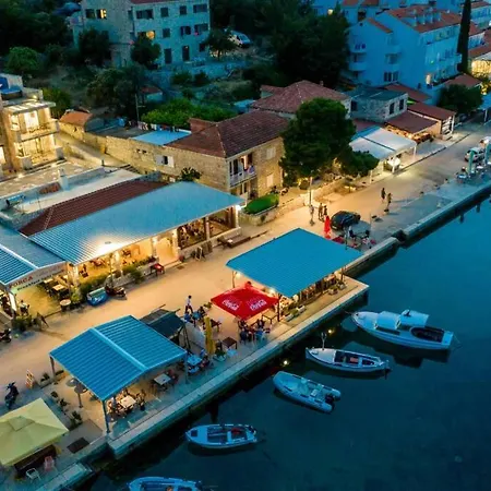 Corallium Precious بومينا