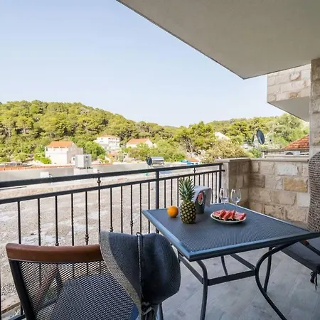 Corallium Precious Lejlighed