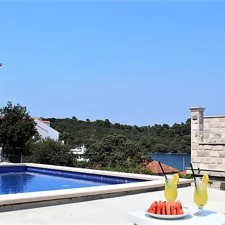Corallium Precious Apartment Pomena