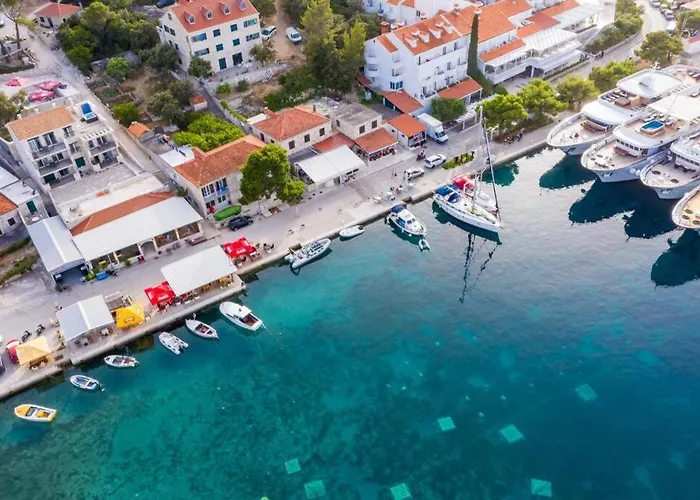 Corallium Precious Apartament Pomena